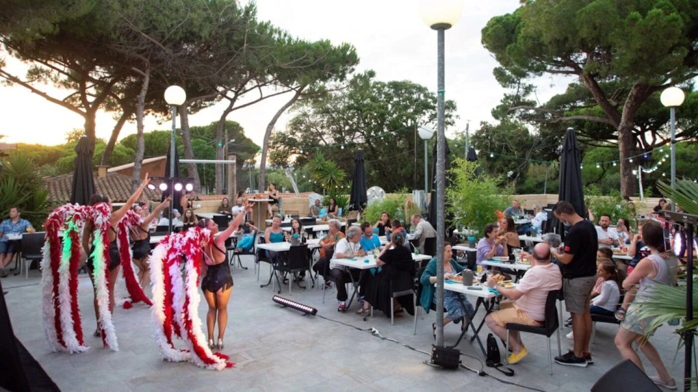 屋外ダイニングエリア