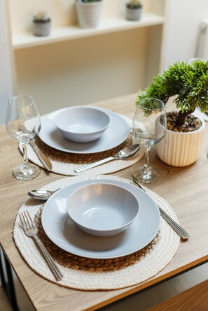 Dining - Elegant 3BR | W/ Open Garden | Wknd. Parking | ST (Greater London)