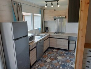 Fridge, microwave, stovetop