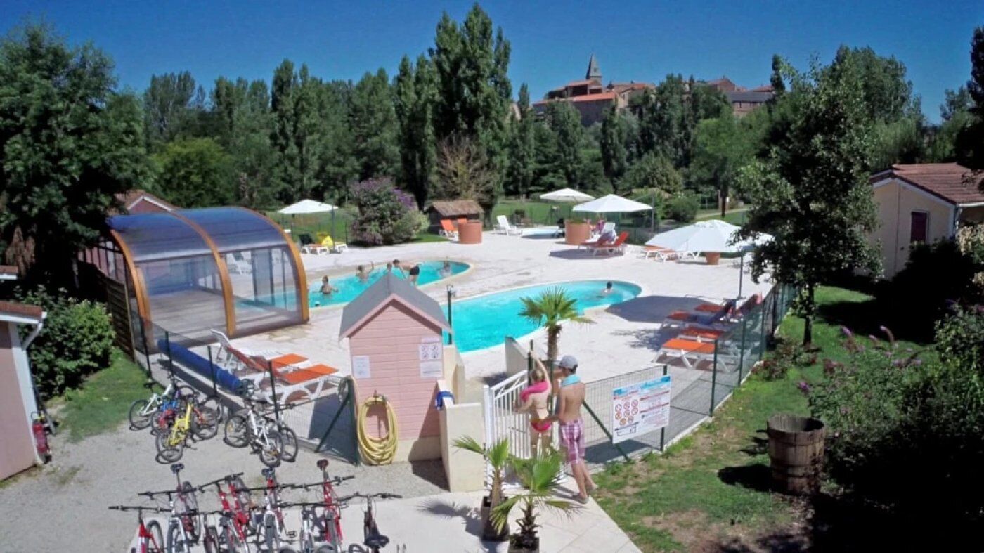 Alberca techada y alberca climatizada