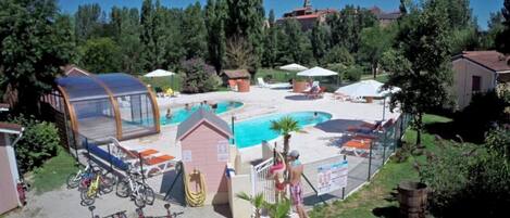 Alberca techada y alberca climatizada