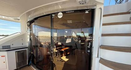 Luxury 75ft Yacht with Captain, flybridge with bar, 4 ensuite Staterooms.