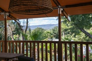 Property grounds - ZEcamping 3 étoiles 3km plage parc aquatique locatif TV clim 55m2 (Frejus)