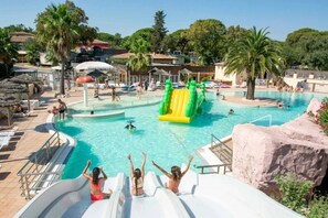 Pool - ZEcamping 3* animé 3km plage parc aquatique locatif TV LV clim 40m2 (Frejus)