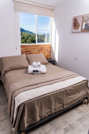 2 habitaciones, tabla de planchar con plancha, internet y ropa de cama 