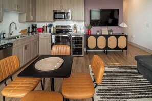 Fridge, microwave, oven, stovetop - Austin Social Suite | 1BR Near The Domain | Pool (Austin)