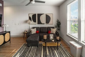 TV, offices - Austin Social Suite | 1BR Near The Domain | Pool (Austin)