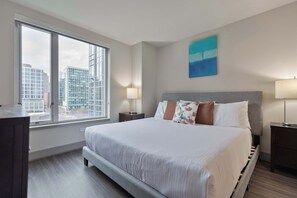 1 bedroom, desk, iron/ironing board, WiFi - Stylish Apt Downtown Seaport (Boston, MA)