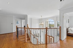 Interior - Catos Escape Close to Rainforest and Scenic Lookouts (Mount Keira)