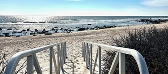 Private Green Hill Retreat 3+ bedrooms  w/Private Beach Pass and AC