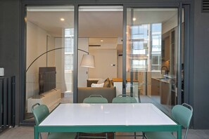 Dining - Zetland Nook Simple Living near Dining and Transport (Zetland)
