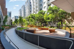 Property grounds - Zetland Nook Simple Living near Dining and Transport (Zetland)