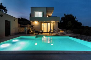 Pool - Villa Morska vila with pool and spectacular views in a small fishing village. (Vinišće)