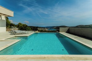 Pool - Villa Morska vila with pool and spectacular views in a small fishing village. (Vinišće)