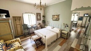 1 bedroom, desk, iron/ironing board, WiFi - A place to relax body and mind--and thus nourish the spirit (Umbria)
