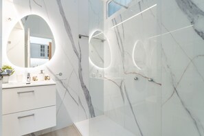 Shower, hair dryer, towels - Perfect Studio by the Sea REF066 (Benalmádena)