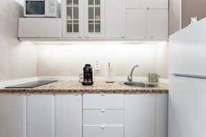 Coffee/tea maker, fridge, microwave, electric kettle - Perfect Studio by the Sea REF066 (Benalmádena)