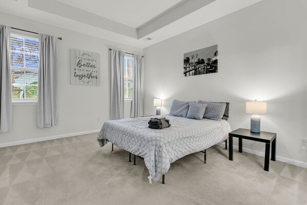 3 bedrooms, travel crib, WiFi, bed sheets - Quiet 3 Bedroom Escape in Ladson with 2 Car Garage (Ladson)