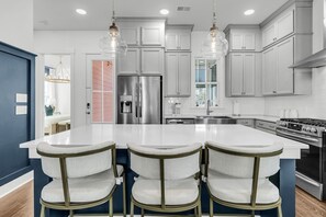 冰箱、微波炉、烤箱、炉灶