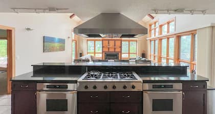 Panorama Lake House Retreat - Sleeps 12