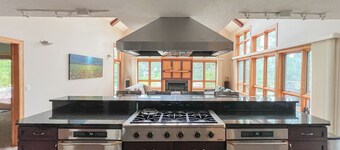 Panorama Lake House Retreat - Sleeps 12