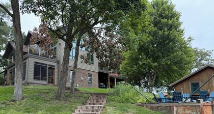 Panorama Lake House Retreat - Sleeps 12