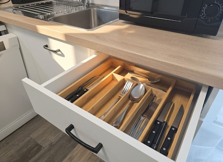 Fridge, microwave, oven, stovetop. Modern Ground Floor Living nearby RheinHafen mit Balkon und Parken - APOLONIAliving
