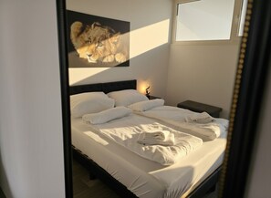 1 bedroom, WiFi - Bright First-Floor Comfort – Balcony & Parking - APOLONIAliving (Karlsruhe)