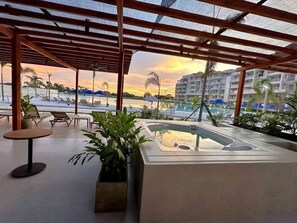 Terrace/patio - 🏝️Baia Kristal Cartagena-Ample balconies! View to the crystal clear lagoon! 🏄‍♂️ (Cartagena de Indias)