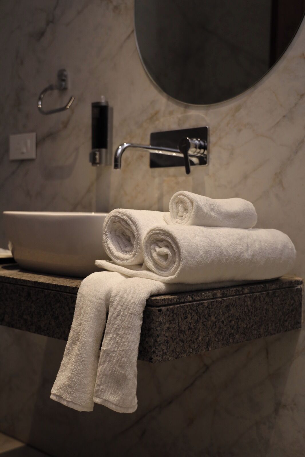 Deluxe Room | Bathroom | Shower, towels, soap, shampoo