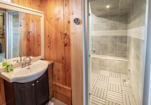 Shower, hair dryer, bidet, soap - Pine Springs Retreat + Hot-Tub & Steam Room (algonquin highlands)