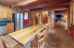 Dining - Pine Springs Retreat + Hot-Tub & Steam Room (algonquin highlands)