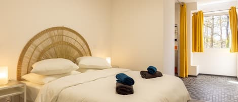 1 slaapkamer, een strijkplank/strijkijzer, wifi, beddengoed