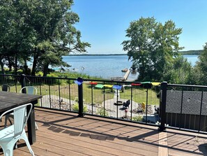 Outdoor dining - Big Sand Lake Getaway 5+ bd sleeps 14+ 90 minutes from Twin Cities in Webster WI (Webster)