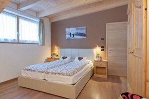 2 slaapkamers, een strijkplank/strijkijzer, reisbedje, gratis wifi