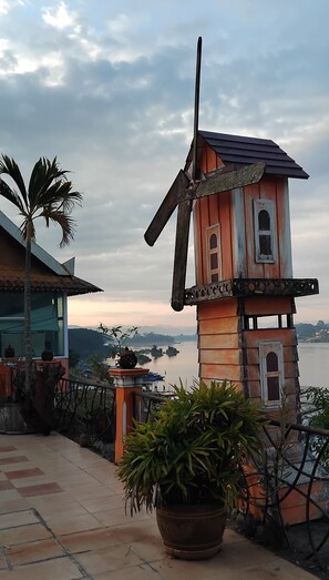 Szoba kétszemélyes ággyal, erkély, kilátással a folyóra | Egyéb