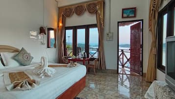 Tweepersoonskamer, balkon, uitzicht op rivier | Gratis wifi