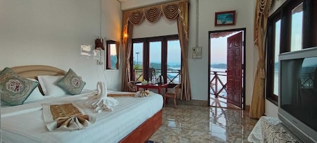 Double Room, Balcony, River View. Houayxai Riverside Phonevichith Hotel