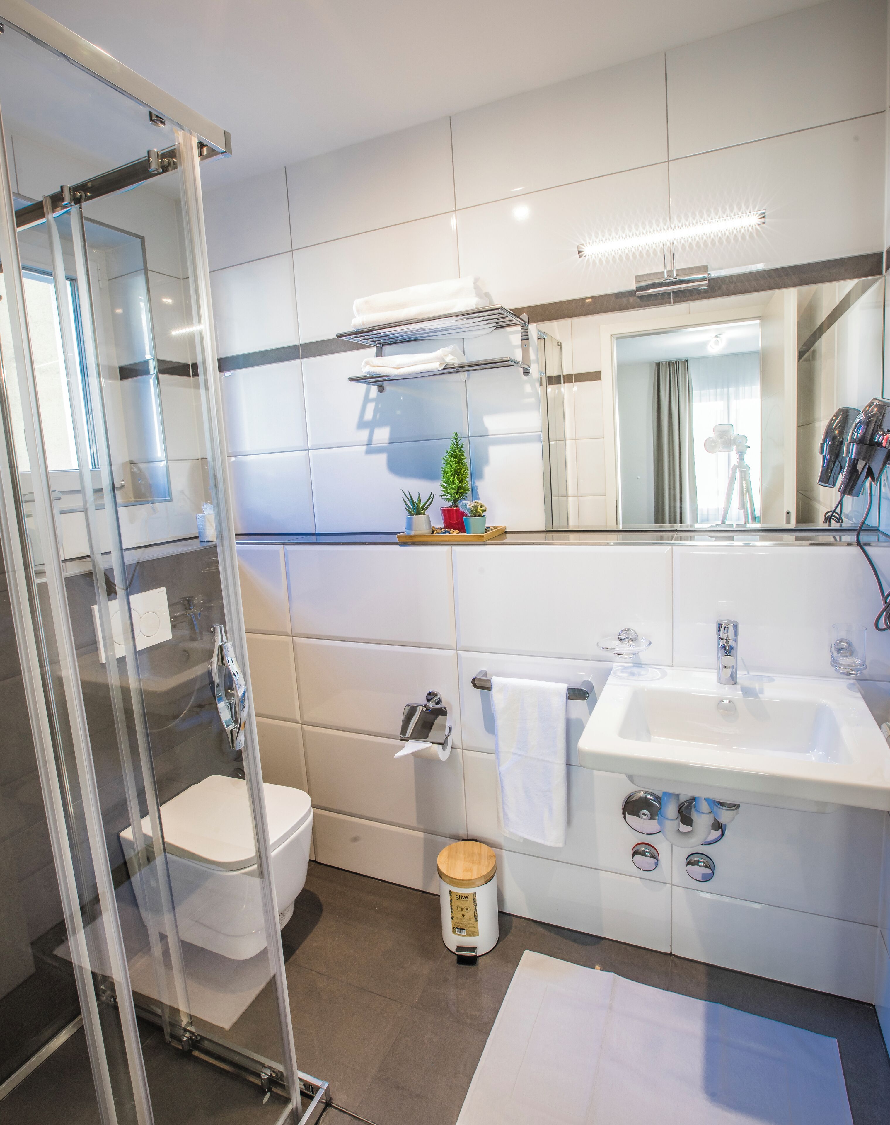 Comfort Double Room | Bathroom | Hair dryer, slippers, towels, soap