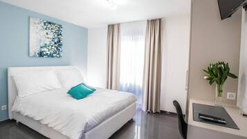 Comfort-Doppelzimmer | Schreibtisch, laptopgeeigneter Arbeitsplatz, kostenloses WLAN