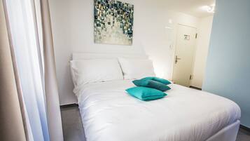 Comfort-Doppelzimmer | Schreibtisch, laptopgeeigneter Arbeitsplatz, kostenloses WLAN