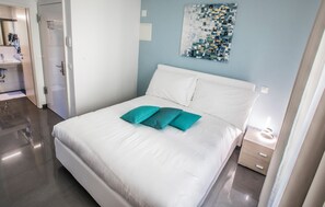 Dobbeltrom – comfort | Skrivebord, skrivebord for bærbar PC og wi-fi (inkludert)