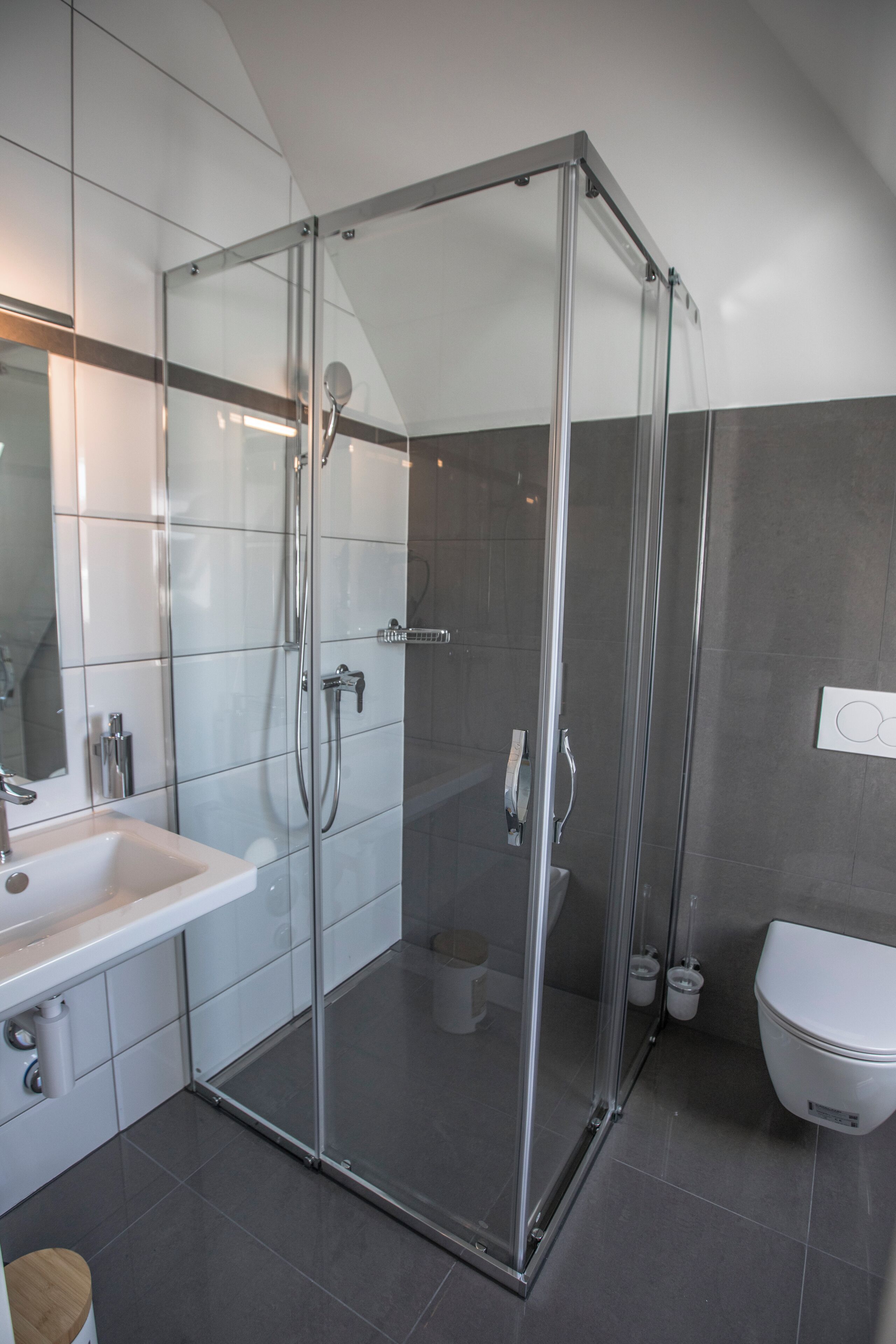 Haartrockner, Handtücher, Seife, Shampoo