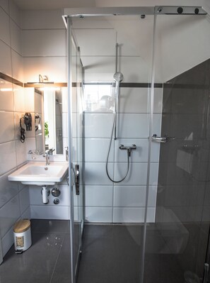 Suite | Bad | Hårføner, håndklær, såpe og sjampo