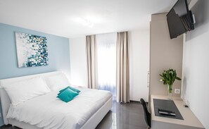 Comfort Double Room | Desk, laptop workspace, free WiFi - Hotel Kernhof Self Check-in (Zürich)
