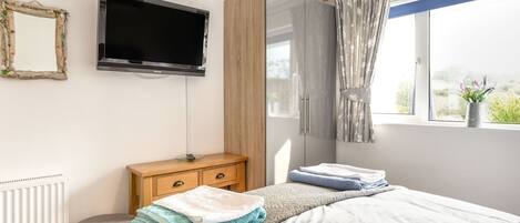 4 bedrooms, individually decorated, individually furnished, free WiFi