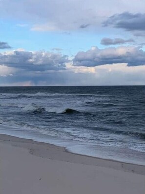 Sun-loungers, beach towels - Westhampton Beach Waterfront (West Hampton Dunes)