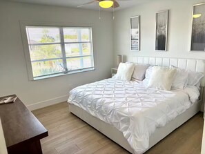 4 slaapkamers, een strijkplank/strijkijzer, reisbedje, gratis wifi