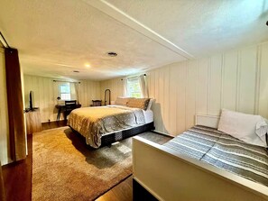 4 Schlafzimmer, Schreibtisch, Bügeleisen/Bügelbrett, Reisekinderbett