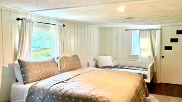 4 bedrooms, desk, iron/ironing board, travel cot